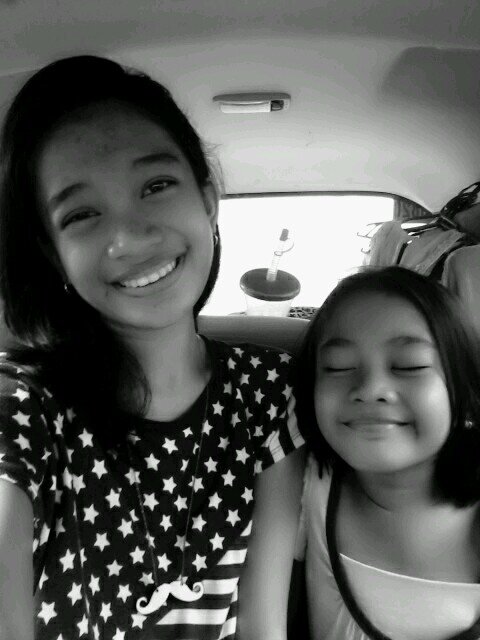 LOVES FOOD AND CHOCOLATE :P
                 PHILIPINES :D