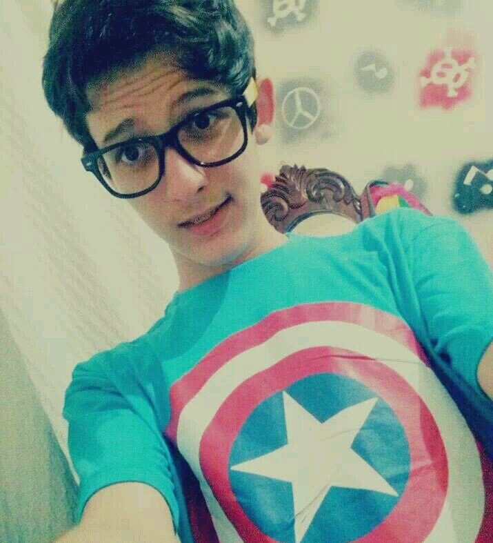 - Estudante ☻ 16 Anos ♥ Rock ♪ '