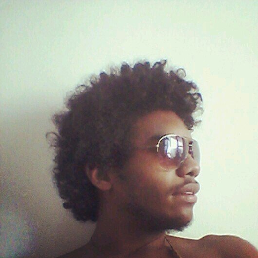 Preto,  universitário e revolucionário.
