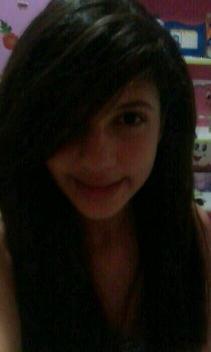 Por baixo da minha maquiagem e por tras do meu sorriso existe apenas uma menina que deseja o mundo.	Whats: 71 92819937