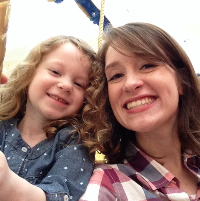 LauraSays____'s profile picture. Stream of consciousness tweets from one of 'those moms'