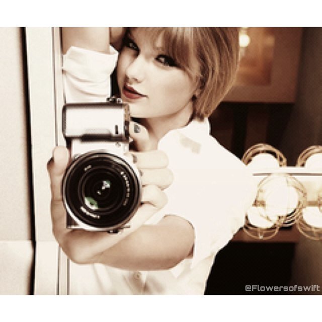 I'd rather wear flowers in my hair than diamonds around my neck. / Forever swiftie. Linked account with - @MoonofAriana. (( @Taylorswift13 .))