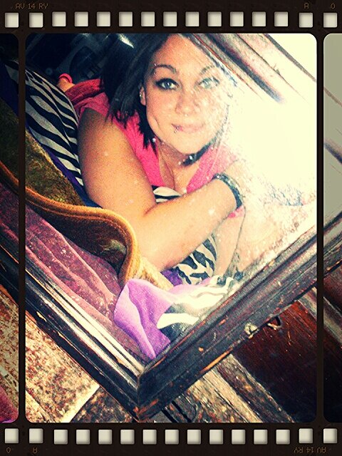 TeamLiteSkin , Fxck YOU and YOU ... i STILL cant find a fuck to give -shurgs Follow OR stop lurkin hoe ((: