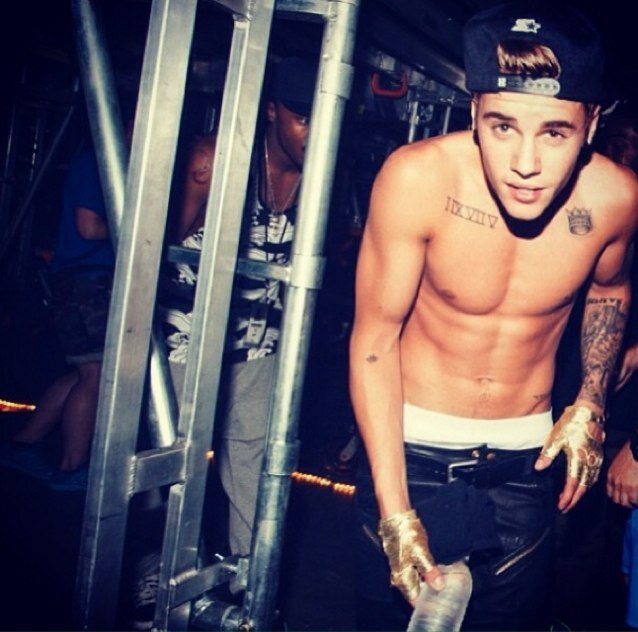 Tap dat follow button like its Justins ass