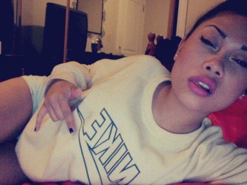 AlysMacBlane's profile picture. I'm not pretending to be anyone and I never claimed to be. But don't be jealous that I'm actually somebody and you're no one.