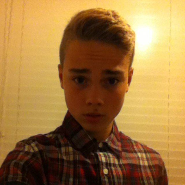 Chelsea 4 life
Goalkeeper 4 AEK Boco
Year 9 Mangotsfield - 14 years old
Single