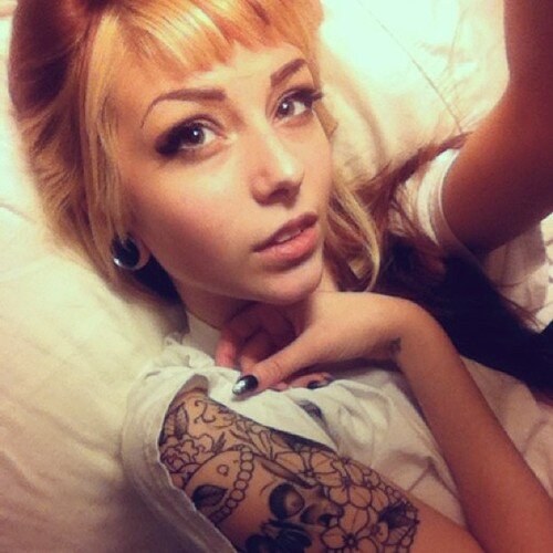 LuraBirkinshaw's profile picture. Neck kissing is such a turn on.