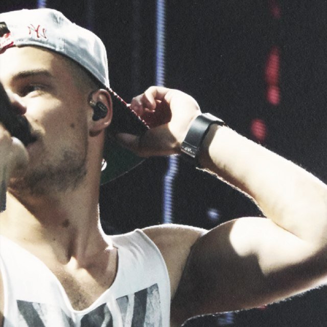 @SMUTTYZOUIS -- gave u a free follow the best u can do is follow me there ilysm thanks