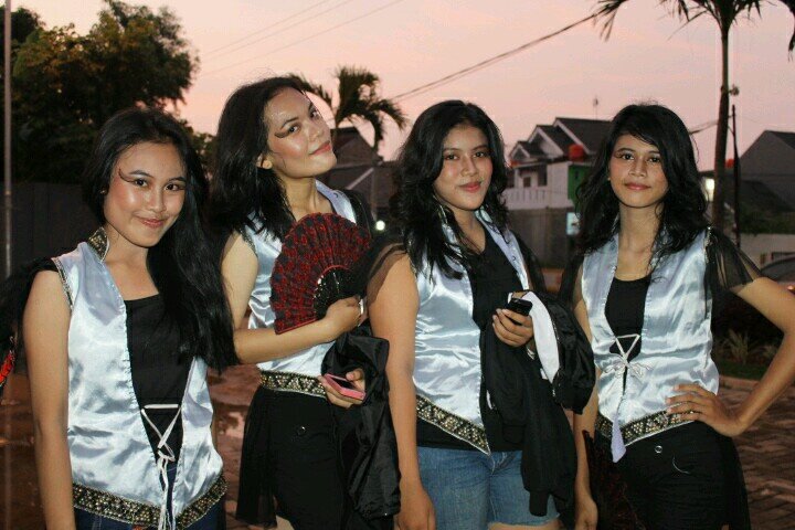We were born to DANCE!♥|★ Sexy modern dancer ★|For Booking/CP; pin (+) 75059c68 / 02191985567( @babymartina97 / @GlistenM (captain) ).