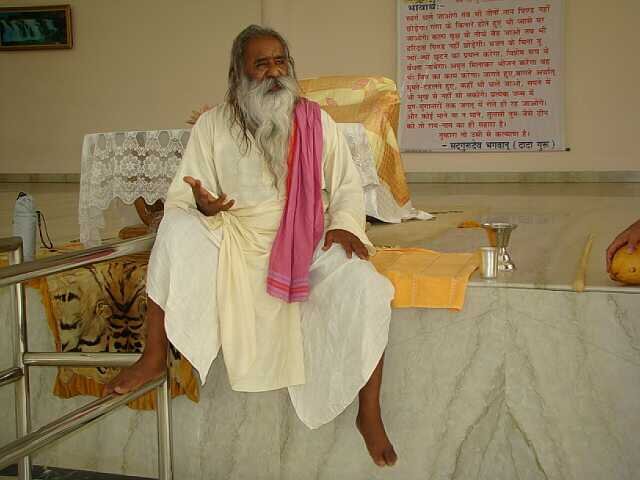 Yatharth Geeta manav matra ka dharm shastra hai nischit roop se padhna chaiye......
om om om.....