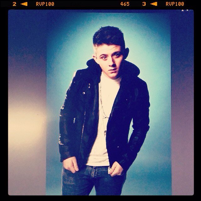 Follow this page, and we will vote nicholas!