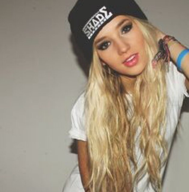 1LovelyThief's profile picture. Grew up alone and on the streets. I steal what i need to survive. Sister: @LilSweetieA #MasterThief #RP #Shy V1: #Single V2: #Single