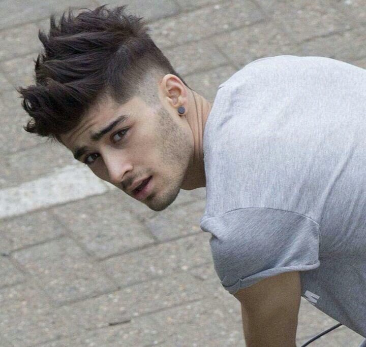 Zayn Jawaad Malik ♡ sono dolce♡ spaccio abbracci♡alone♡ single♡ bisex♡ #sfogamico #sempreonquindicercatemichemiannoio♡ kiss me under the mistletoe