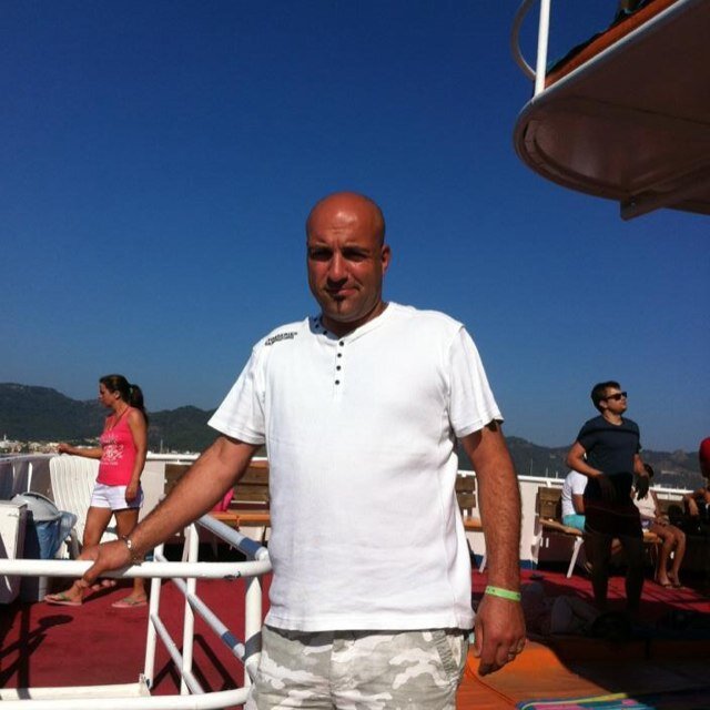 Originally from kennoway in fife but now living in Dundee work with Transocean been with company for 16 years