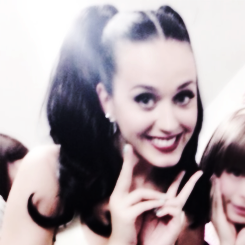 katheryn elizabeth hudson • 29 • love my kittens.