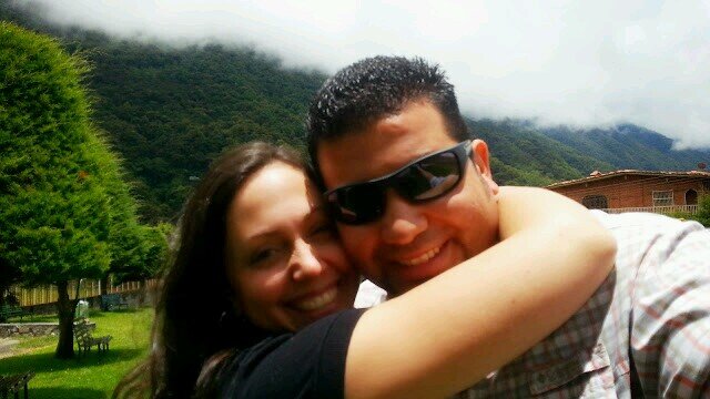 Feliz y agradecido con Dios por esta vida. Siempre soñando y esperanzado en que todo puede mejorar, y que definitivamente la vida es un biombo.