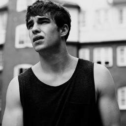 สวัสดีครับ ผม Finn นักแสดง เรื่อง My Mad Fat Diary อาร์ชี่นั้นแสนดี แต่ฟินน์นั้นน่ารัก ♥ ฟอลมาคุยกับผมได้นะ :)   [ REAL @NicoMirallegro  ]