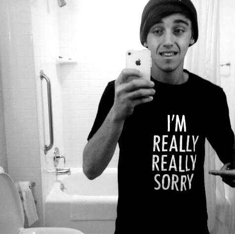 dont follow me hah follow @_janofabskians ask for a follow back♥♥