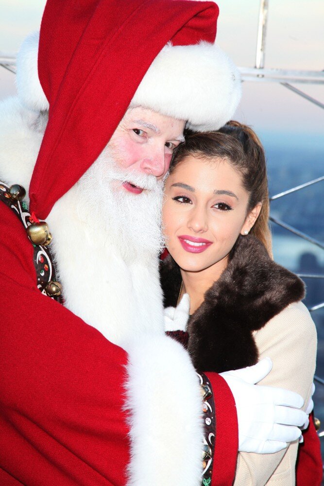 I love @arianagrande  plz follow :):D
