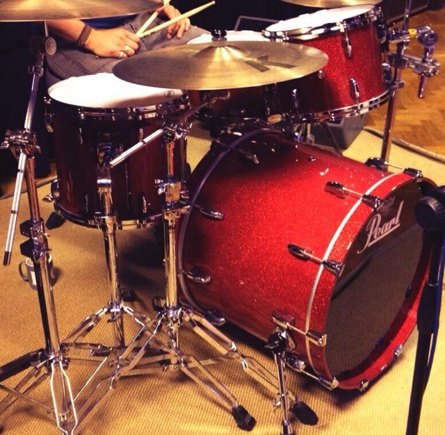 PktFullOfGroove's profile picture. Drum Tutor & Online Session Drummer available at https://t.co/MatiYbwbYz Drop by and check it out!!