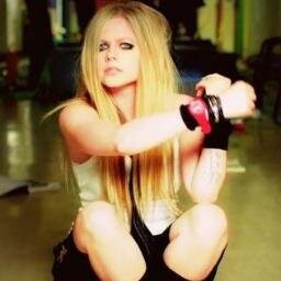 eu amo a avril lavigne e o estilo dela