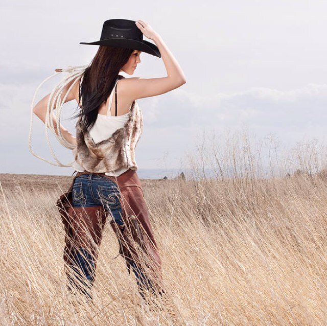 That country Rebel kinda girl!
Hunting, Fishing, Big Trucks, Mud Tires! 
LOVE that simple country life!!