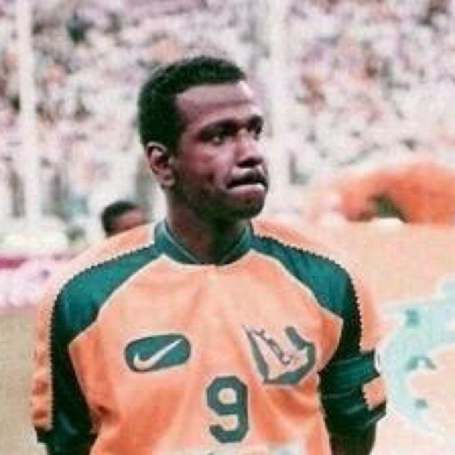 النصر عشق الطفوله .. وأول الناس الكبار