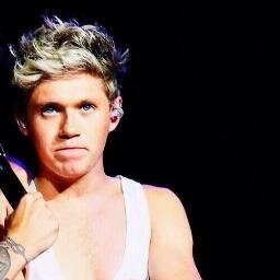 im in love with this band called One Direction! Niall/5