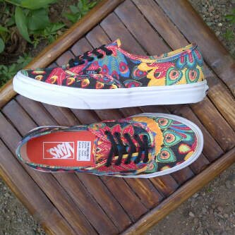 foto sepatu vans galaxy