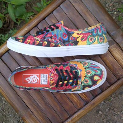 gambar sepatu vans galaxy