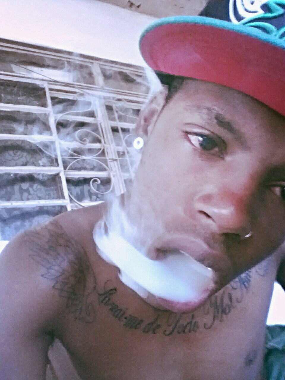 Ousado,,Amigo,,Carinhoso,bobo,Timido,ciumento esse Sou eu hehe' :}