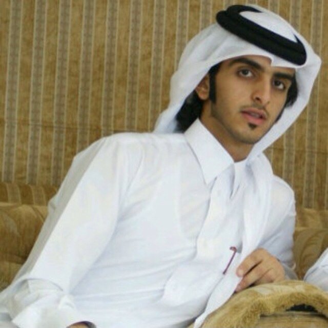 آربع جھـآت من العناء في جروحـي والخامسة صبري على كل ما فـات مديت له عمري وقلبي وووروحي وشفت في عينه لـ غيري حکايا ح