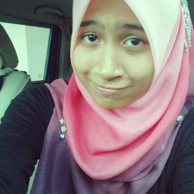 i'm 17 .. wish me luck for my spm ok .. please don't ignore !! i'm juz joking .. nice to know u .. assalammualaikum .. hanya manusia biasa ..