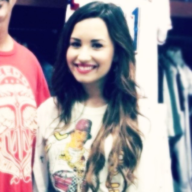 ❀ a demi brilha mais que as stars ❀