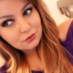Make up Artist/Maquiadora. 19, escorpião, preto, glitter e batom vermelho! :) Cont: letwyatt@globo.com