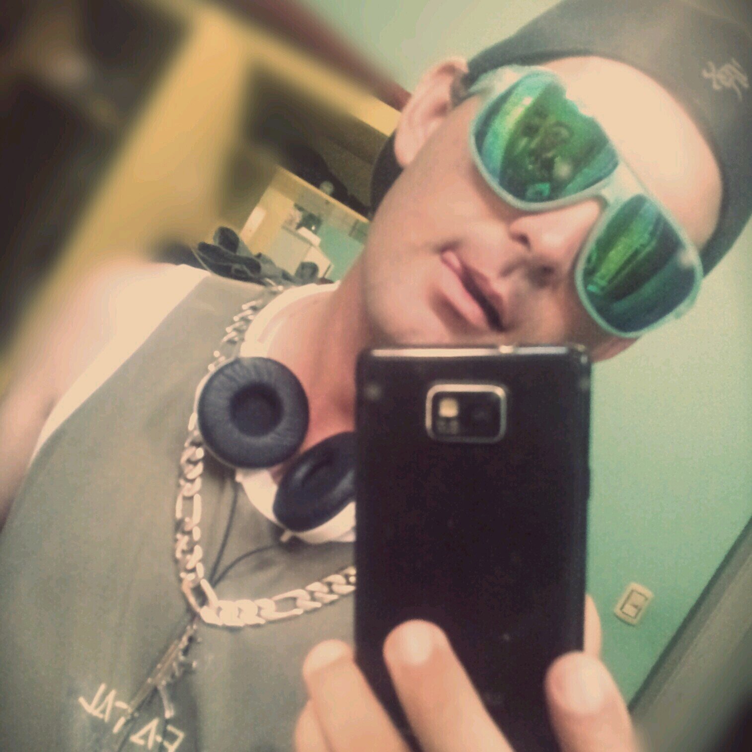 Alegre,bom de papo,amizade boa e sou do bem...