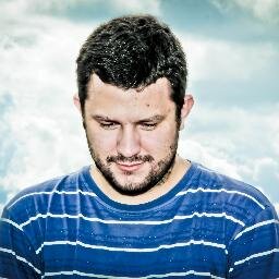 Publicitário, teimoso, escorpiano, Palmeirense apaixonado e pai do Théo.