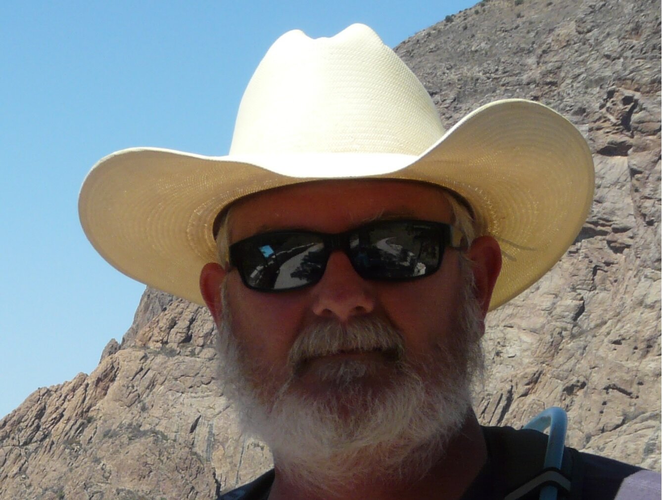 Retired US Navy. I like Texas barbeque & red chili. I like sashimi & miso soup. I like everything Tex-Mex. And I vote in every election.
