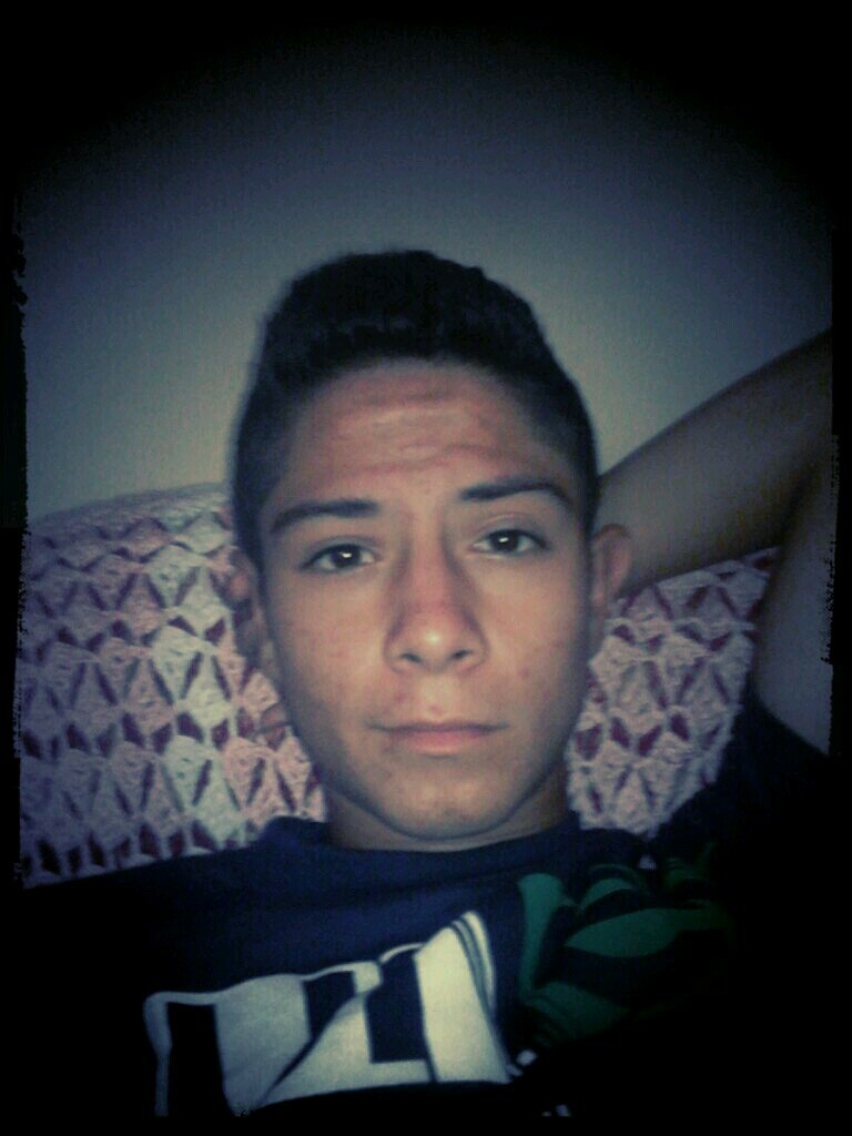 Prefiro jugar mil veces con un balon,Que con el corazon de una mujer.3