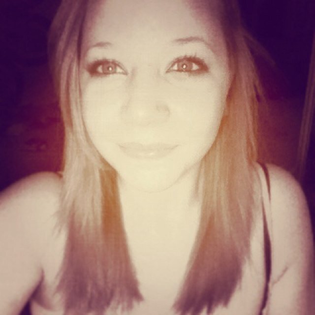 Marreied to the mysic3 I listin to music 24/7 Hard core fan Fllow me i follow back(:
 
Kik me : dana_wyrick123