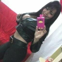eu estudo, sou ex dançarina de uma banda famosa.. amo quem me ama.... e minha frase é: oq eu sinto por vc e um sentimento de amor q ninguem ousa desafiar: