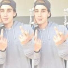 luke brooks || 18 || coccolamico || bisex || barbs is my bestfriend