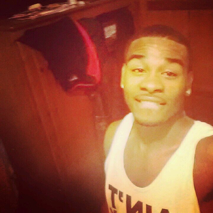 GOD First,jamaican/american, basketballer,6ft3,team lakers,team aquarius,team instagram StarBoyYannick,3229C5BC
 LONDON,CONNECTICUT