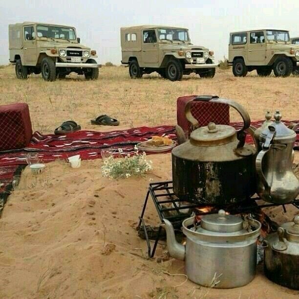 { ‏خادم الوالدين الشريفين }