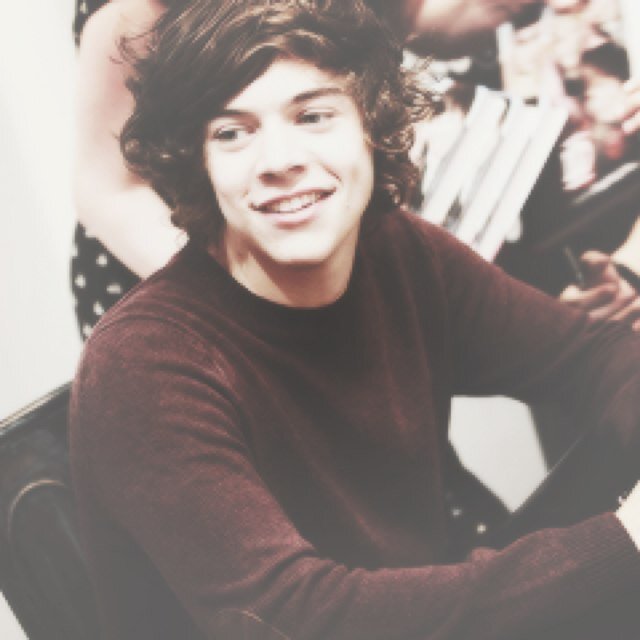 account limit di: @teenhazallgdr {{i should ink my skin with your name, lukey}}