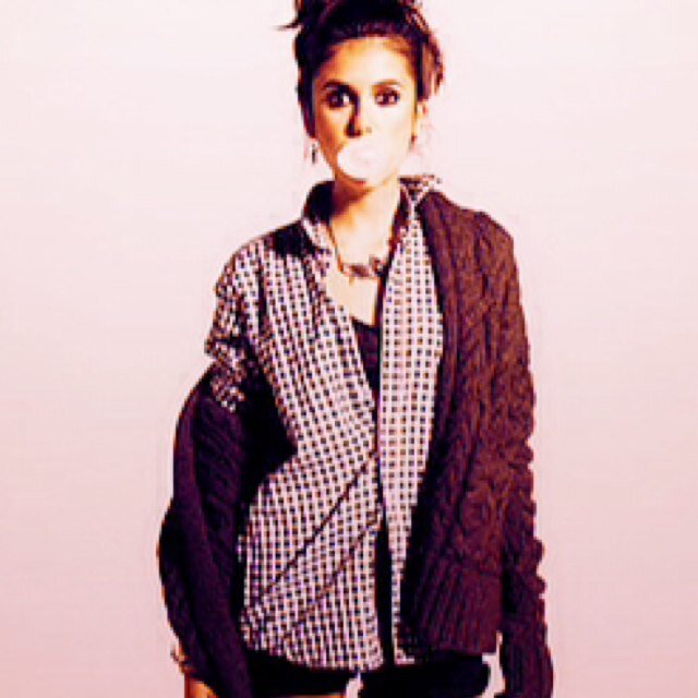 Daughter of Edward and Bella Cullen. With everday i age quicker, good thing im now froozen now. #TwistedGraphics #Admin.
