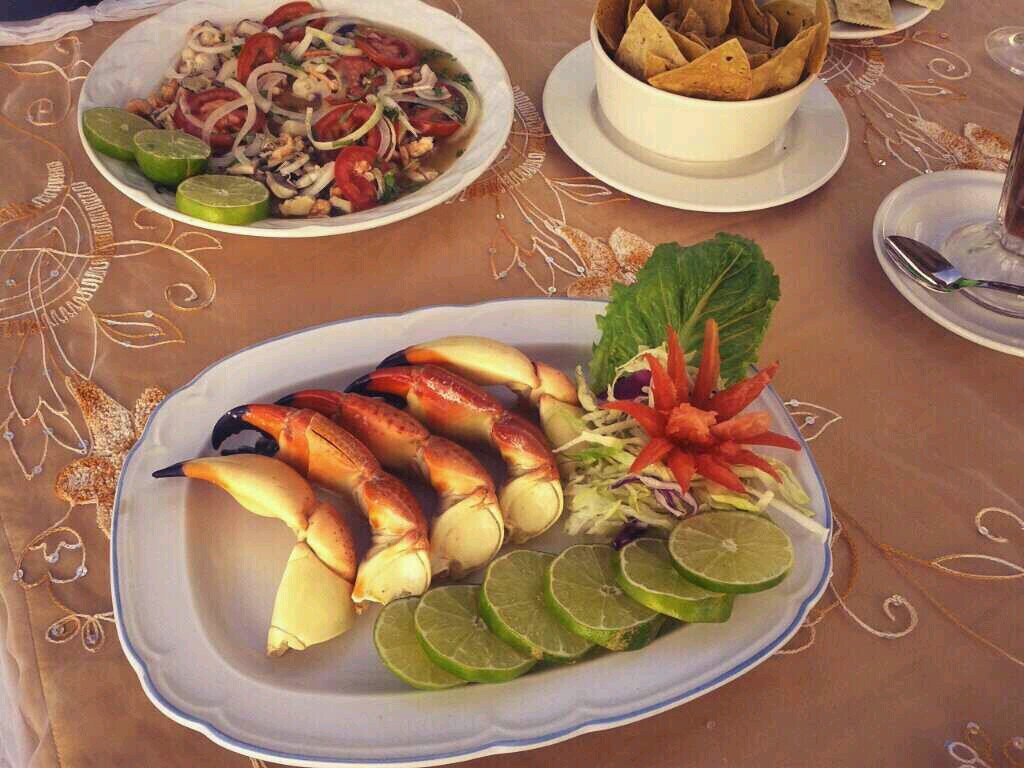 EL capitán del buen sazón... Restaurante con especialidad en los mejores mariscos de la region. Ven y come a orillas del golfo de México!