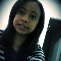 Eu mesma a garotinha do papai, a princesinha da mamãe. Para uns a mocinha, para outros a vilã... A garota que erra e que chora. Essa soou eeu !! *--*