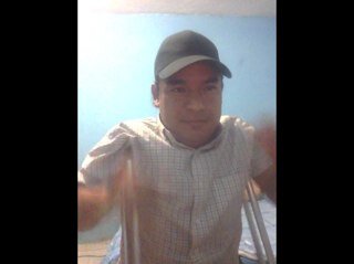 casado,cantante,catolico y padre de Emanuel ex academico alegre y muy optimista sincero y transparente.