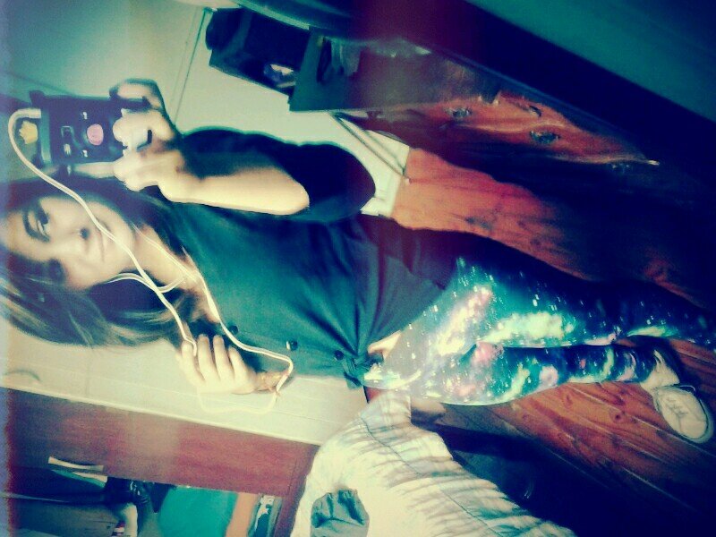 E quando estiver triste simplesmebte me abrace !!